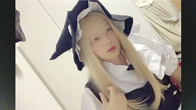 Snapshot of Mia032 chatting on October 31, 2025, 2:18 pm Mia032 online show from October 31, 2025, 2:18 pm