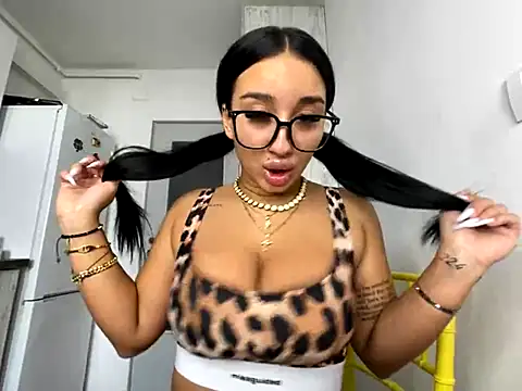 Snapshot of BlueEyes_BB chatting on October 11, 2025, 12:58 pm BlueEyes BB online show from October 11, 2025, 12:58 pm