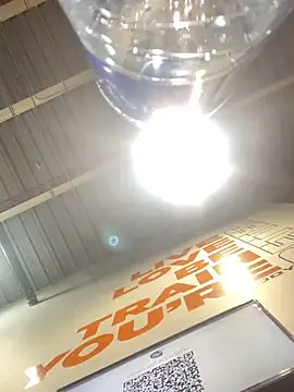 Snapshot of _ManuVeelez chatting on September 12, 2025, 12:11 am ManuVeelez online show from September 12, 2025, 12:11 am