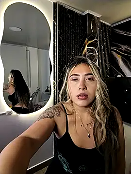 Snapshot of _ManuVeelez chatting on October 8, 2025, 3:04 am ManuVeelez online show from October 8, 2025, 3:04 am