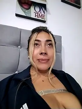 Snapshot of _ManuVeelez chatting on October 12, 2025, 12:09 am ManuVeelez online show from October 12, 2025, 12:09 am