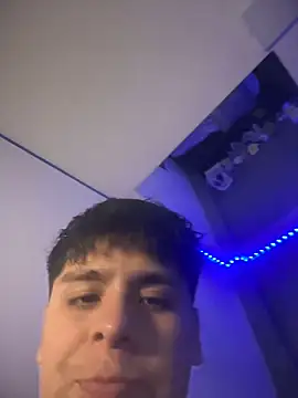 Kailertwink online show from May 3, 2026, 9:54 pm