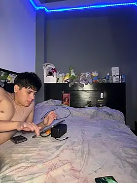 Kailertwink online show from July 3, 2026, 10:27 pm