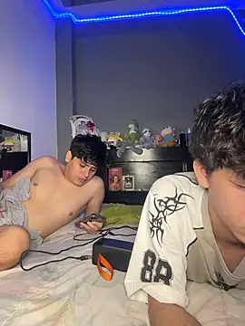 Kailertwink online show from July 24, 2026, 3:37 am