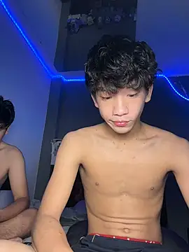 Kailertwink online show from July 24, 2026, 6:17 pm
