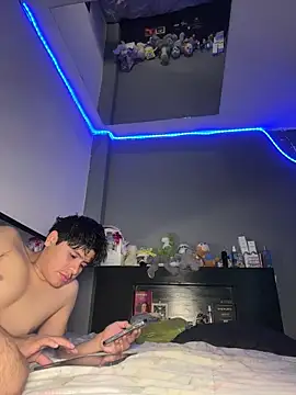 Kailertwink online show from July 31, 2026, 4:12 am