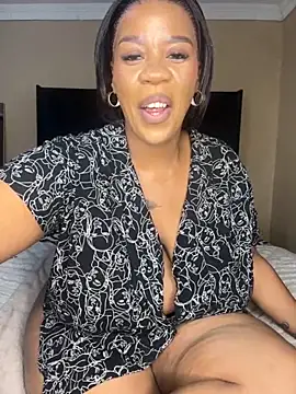 Snapshot of THICKBUNNYCHICKxxx chatting on November 4, 2025, 7:46 pm THICKBUNNYCHICKxxx online show from November 4, 2025, 7:46 pm