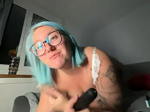 lablonde2025 online show from September 30, 2025, 7:41 pm