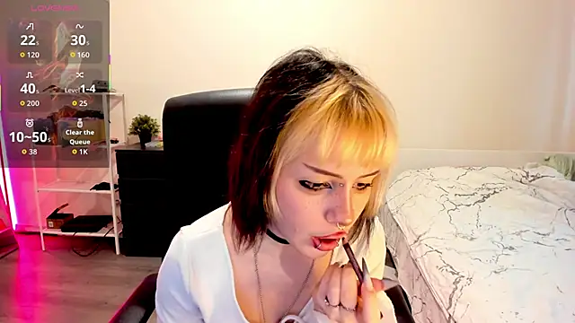 LiyaLuna online show from December 2, 2025, 11:26 am