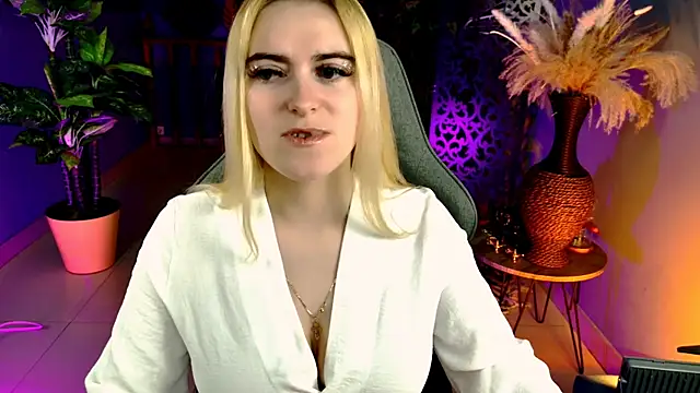 Snapshot of Stef_Nicks chatting on May 4, 2026, 9:05 am Stef Nicks online show from May 4, 2026, 9:05 am