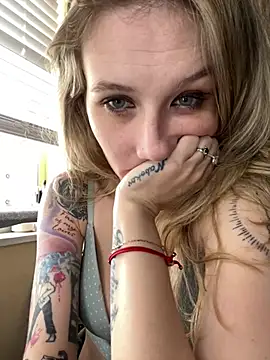 Snapshot of AutumnTides chatting on February 22, 2026, 5:00 pm AutumnTides online show from February 22, 2026, 5:00 pm