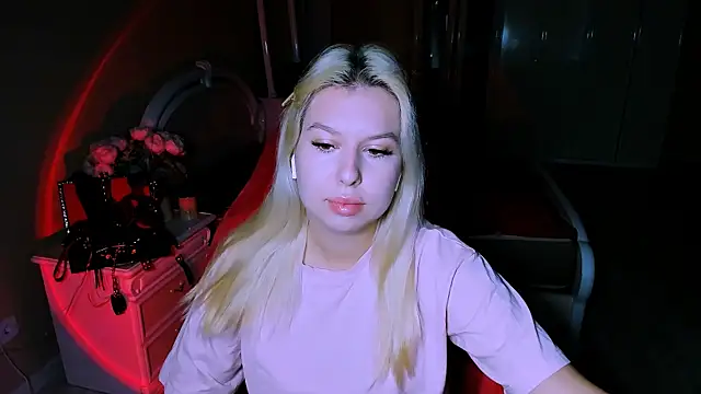 Snapshot of ChloeRicc chatting on October 30, 2025, 7:32 am ChloeRicc online show from October 30, 2025, 7:32 am