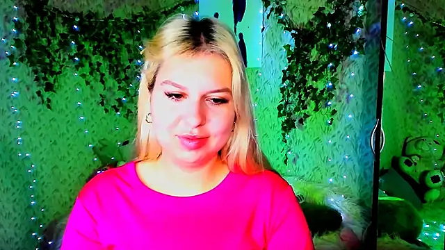 Snapshot of ChloeRicc chatting on November 15, 2025, 2:02 pm ChloeRicc online show from November 15, 2025, 2:02 pm