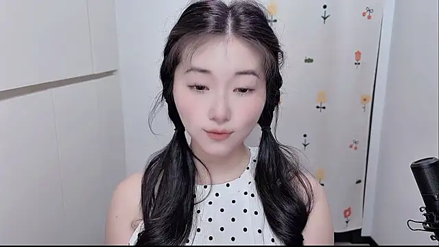 Rosalind xixi online show from June 7, 2026, 3:32 am