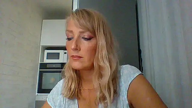 Snapshot of Vexxaa chatting on September 10, 2025, 1:55 pm Vexxaa online show from September 10, 2025, 1:55 pm