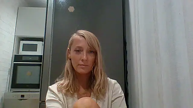 Snapshot of Vexxaa chatting on September 12, 2025, 6:19 pm Vexxaa online show from September 12, 2025, 6:19 pm