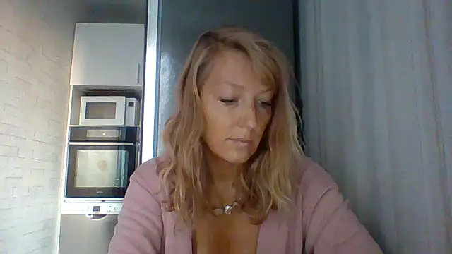 Snapshot of Vexxaa chatting on September 20, 2025, 3:51 am Vexxaa online show from September 20, 2025, 3:51 am