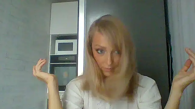 Snapshot of Vexxaa chatting on October 19, 2025, 12:39 pm Vexxaa online show from October 19, 2025, 12:39 pm