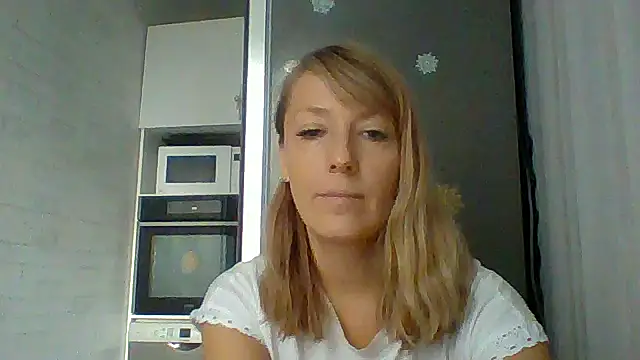 Snapshot of Vexxaa chatting on December 14, 2025, 12:43 pm Vexxaa online show from December 14, 2025, 12:43 pm