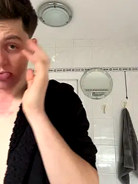 Snapshot of AmMadness chatting on December 17, 2025, 1:06 pm AmMadness online show from December 17, 2025, 1:06 pm