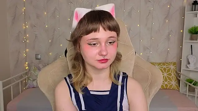 Tori Cutie online show from April 28, 2026, 2:27 am