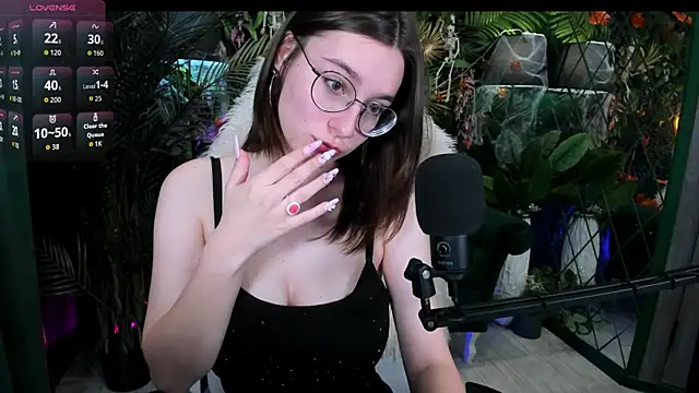 Snapshot of AnnyNextDoor chatting on October 22, 2025, 8:25 am AnnyNextDoor online show from October 22, 2025, 8:25 am