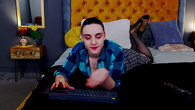 Jessica White  online show from April 23, 2026, 3:41 am