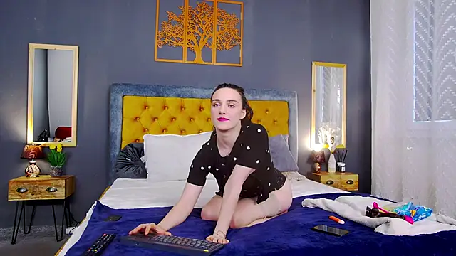 Jessica White  online show from April 30, 2026, 4:30 am