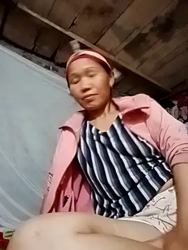 Snapshot of TinTin321 chatting on October 7, 2025, 11:40 am TinTin321 online show from October 7, 2025, 11:40 am