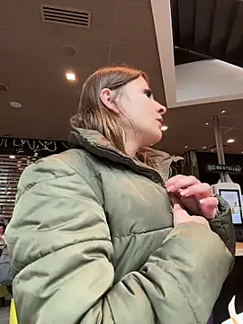 Snapshot of IsabellaEtha chatting on October 15, 2025, 11:32 am IsabellaEtha online show from October 15, 2025, 11:32 am