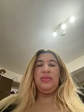 Snapshot of TheeaBlanco chatting on May 10, 2026, 5:01 am TheeaBlanco online show from May 10, 2026, 5:01 am