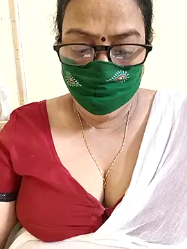 Snapshot of heera-rani chatting on May 8, 2026, 5:13 am heera-rani online show from May 8, 2026, 5:13 am