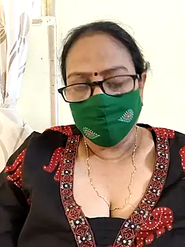 Snapshot of heera-rani chatting on May 12, 2026, 4:42 am heera-rani online show from May 12, 2026, 4:42 am
