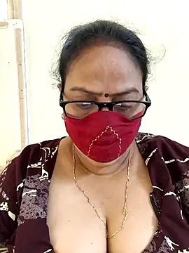 Snapshot of heera-rani chatting on May 18, 2026, 5:13 am heera-rani online show from May 18, 2026, 5:13 am
