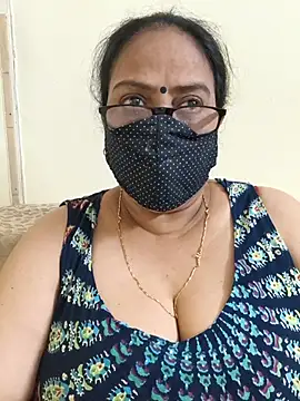 Snapshot of heera-rani chatting on May 23, 2026, 8:18 am heera-rani online show from May 23, 2026, 8:18 am