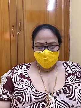 Snapshot of heera-rani chatting on June 14, 2026, 6:15 am heera-rani online show from June 14, 2026, 6:15 am