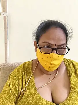 Snapshot of heera-rani chatting on June 17, 2026, 7:55 am heera-rani online show from June 17, 2026, 7:55 am