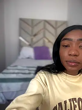 Snapshot of AlanaDoll chatting on November 25, 2025, 2:28 pm AlanaDoll online show from November 25, 2025, 2:28 pm