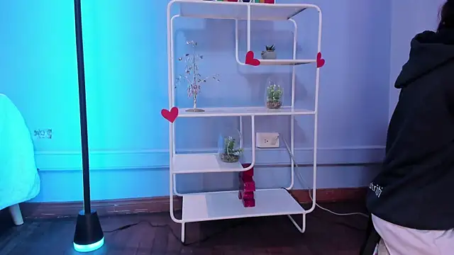 Hannahpage online show from February 24, 2026, 12:25 pm