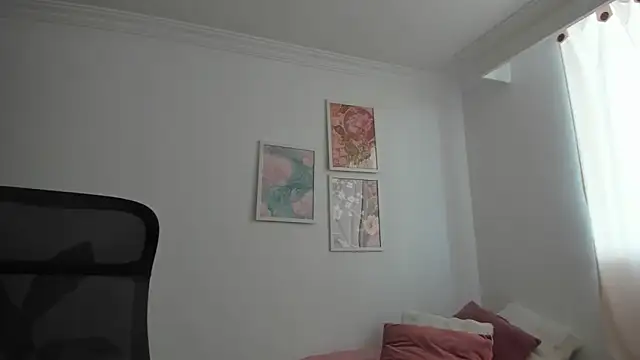 Snapshot of canelleGarces chatting on June 1, 2026, 1:24 pm canelleGarces online show from June 1, 2026, 1:24 pm