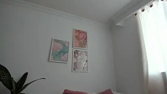 Snapshot of canelleGarces chatting on June 14, 2026, 2:41 pm canelleGarces online show from June 14, 2026, 2:41 pm