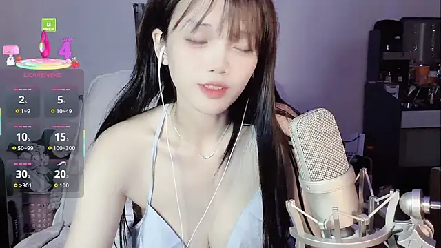 twlilybae online show from March 19, 2026, 2:21 pm