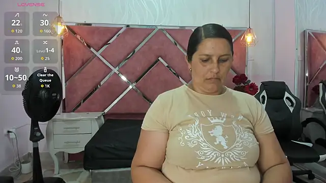 KikaDuque online show from May 26, 2026, 6:59 pm
