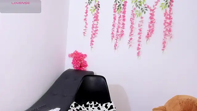 Snapshot of scarletbaker_ chatting on May 9, 2026, 2:11 pm scarletbaker online show from May 9, 2026, 2:11 pm