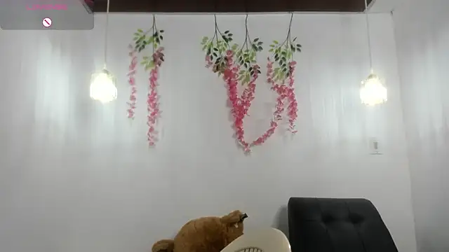 Snapshot of scarletbaker_ chatting on May 18, 2026, 12:00 pm scarletbaker online show from May 18, 2026, 12:00 pm