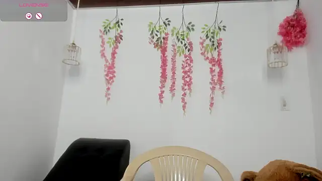 Snapshot of scarletbaker_ chatting on May 26, 2026, 2:46 pm scarletbaker online show from May 26, 2026, 2:46 pm