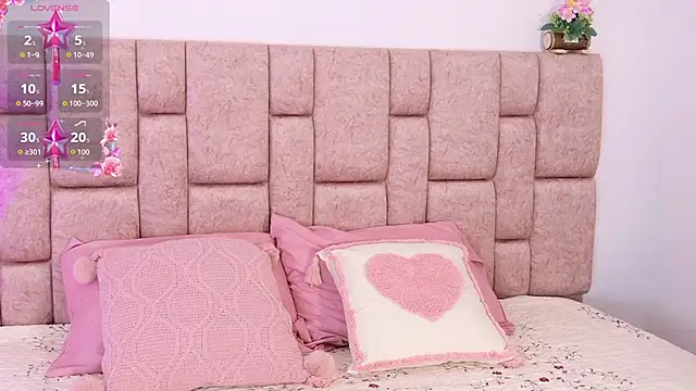 ScarlettLuxe online show from September 13, 2025, 2:06 pm