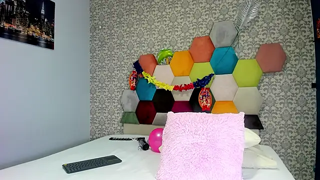 amarantha hanss online show from December 16, 2025, 5:40 pm