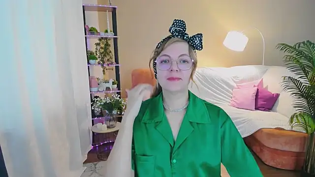 YourUniverser online show from September 21, 2025, 9:44 am