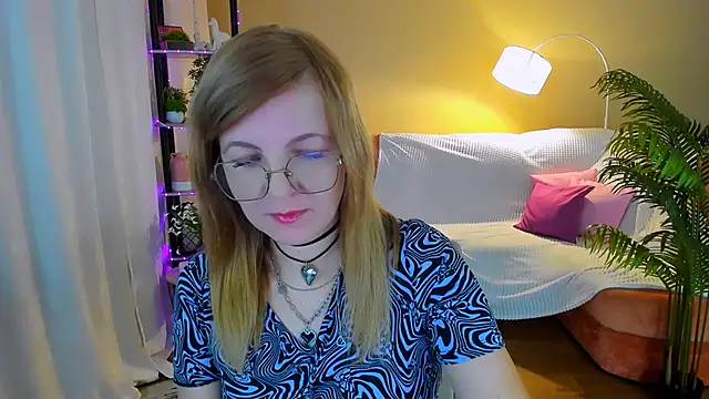 YourUniverser online show from October 12, 2025, 4:22 am